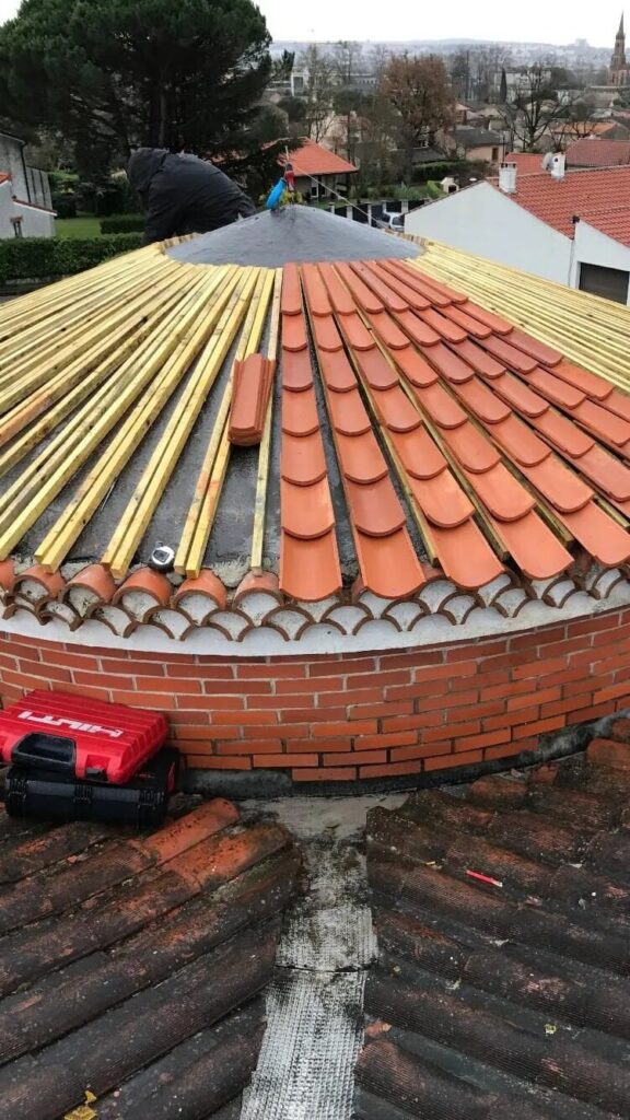 Rénovation complète d&rsquo;un toiture circulaire en tuiles canal